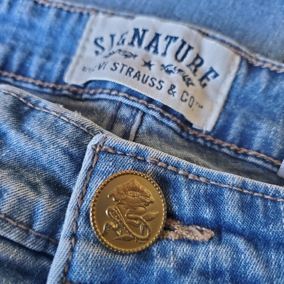 Misses 12 Levi's Capri - Picture 6 of 6